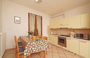 Apartment, 2 Schlafzimmer | Eigene Küche | Kühlschrank, Mikrowelle, Ofen, Herdplatte