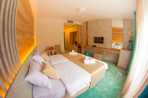 In-room safe, desk, laptop workspace, blackout drapes - Garni Hotel Nota (Belgrade)