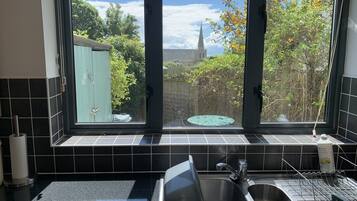 House, Multiple Beds | Private kitchen | Fridge, microwave, oven, stovetop