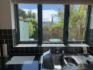 House, Multiple Beds | Private kitchen | Fridge, microwave, oven, stovetop - Fabulous House Very Near Charlestown Harbour (St Austell)