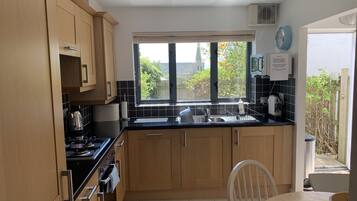 House, Multiple Beds | Private kitchen | Fridge, microwave, oven, stovetop