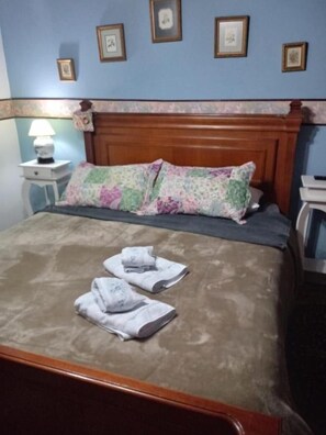 Kalis bunyi, seterika/papan seterika, Wi-fi percuma, cadar katil 