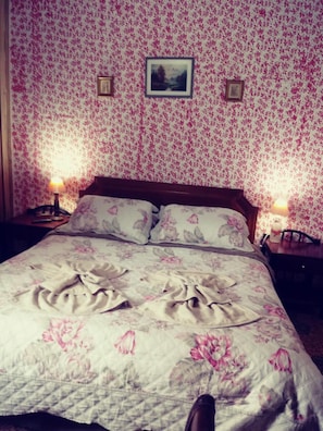 Quartos à prova de som, ferros/tábuas de passar roupa, Wi-Fi de cortesia