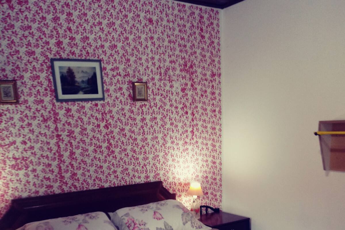 Triple Room | Soundproofing, iron/ironing board, free WiFi, bed sheets