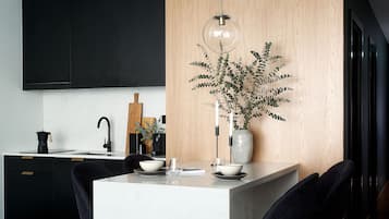 Essence Apartment, 1 Bedroom, City View (4 pax) | In-room dining