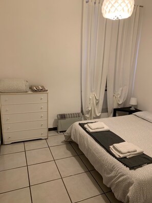Down duvets, blackout curtains, free WiFi, bed sheets - Bed2Go (Turin)