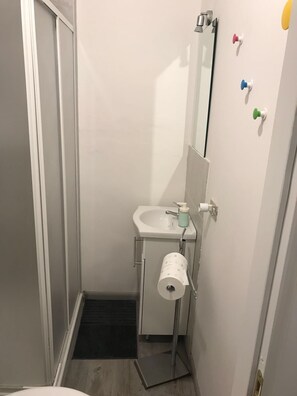 Bathroom - Bed2Go (Turin)