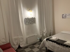 Familierom, 1 queensize-seng med sovesofa | Dundyner, blendingsgardiner, wi-fi (inkludert) og sengetøy