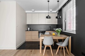 Lägenhet Deluxe - 1 sovrum (with parking - 17) | Eget pentry | Kylskåp, diskmaskin, vattenkokare och grytor/köksredskap