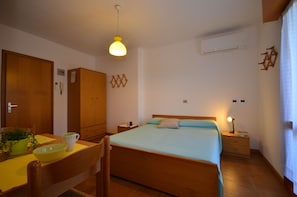 Studio | Cots/infant beds