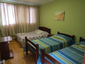 Triple Room, Private Bathroom, Ground Floor | Free WiFi, bed sheets - Pälm Hostal (Iquique)