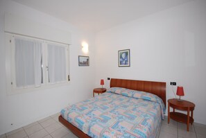 Apartment, 2 Schlafzimmer (C1-6) | Zimmersafe, Babybetten