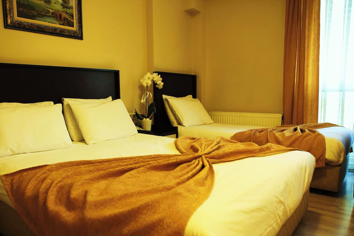 Comfort Triple Room | Premium bedding, minibar, in-room safe, soundproofing
