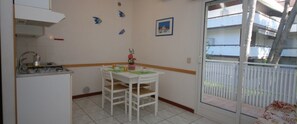 Apartment, 2 Schlafzimmer, Erdgeschoss | Wohnbereich