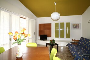 Apartment (D-7) | Living area | Flat-screen TV - Villa Morello (Lignano Sabbiadoro)