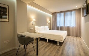 Hypo-allergenic bedding, down duvets, memory-foam beds, in-room safe - Bilbao City Center by abba Suites (Bilbao)