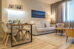 Studio | Hypo-allergenic bedding, down duvets, memory-foam beds, in-room safe - Bilbao City Center by abba Suites (Bilbao)