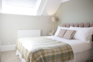 Premium bedding, individually decorated, individually furnished - The Penrallt Hotel (Cardigan)