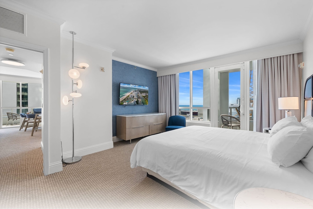 Luxury Suite, 1 King Bed with Sofa bed, City View | In-room safe, blackout curtains, iron/ironing board, free WiFi