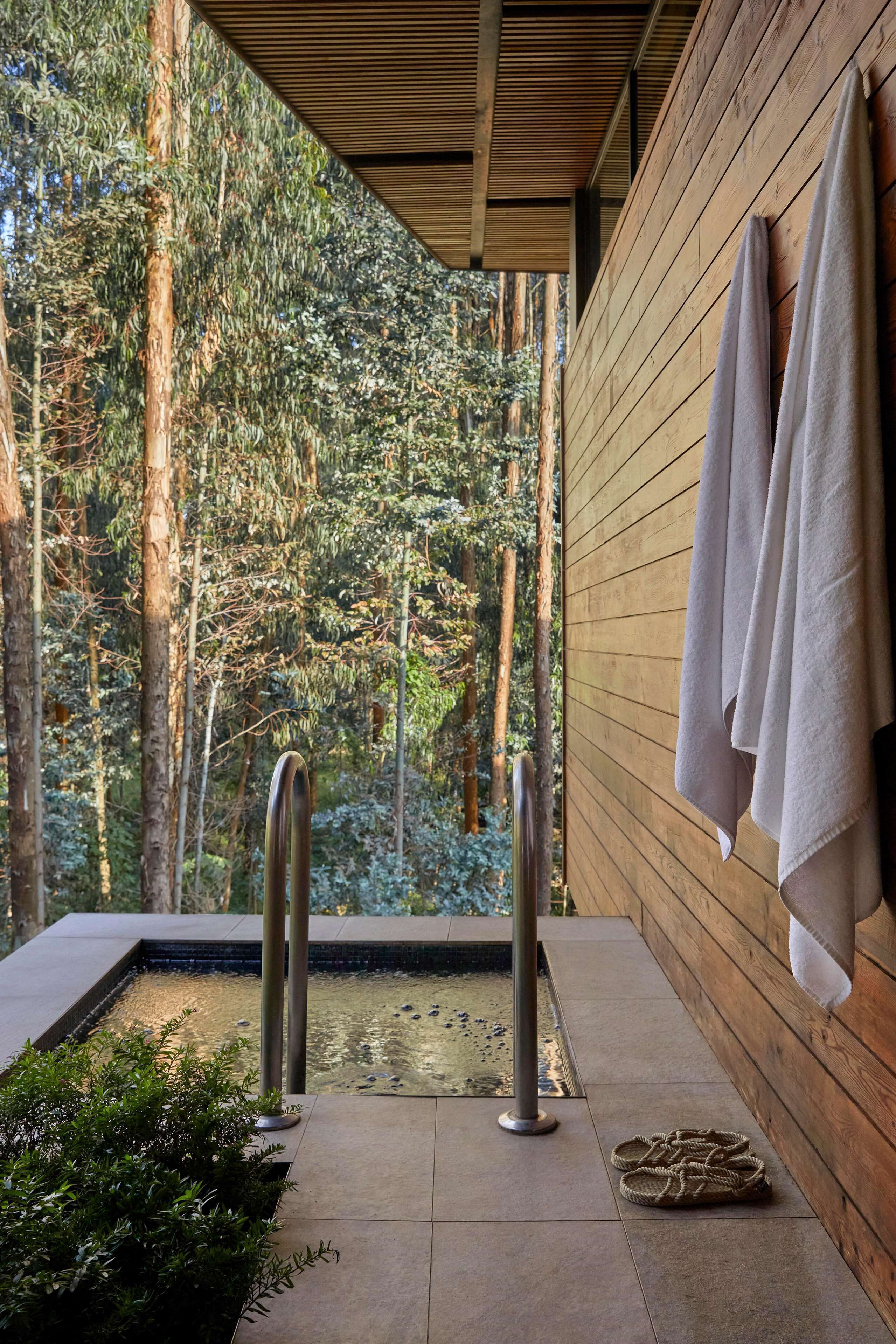 Een sauna, een stoombad, gezichtsbehandelingen