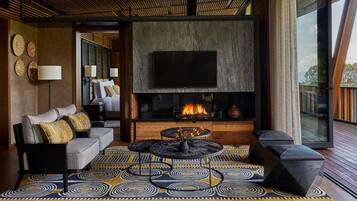 Suite (Virunga) | Premium bedding, minibar, in-room safe, soundproofing