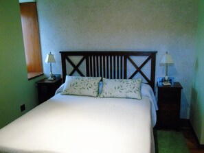 مكتب وواي فاي مجانًا وملاءات أسرّة