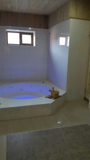 Innenpool, Außenpool