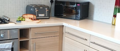 Casa Standard, letti multipli | Cucina privata | Frigorifero con congelatore, microonde, forno, lavastoviglie