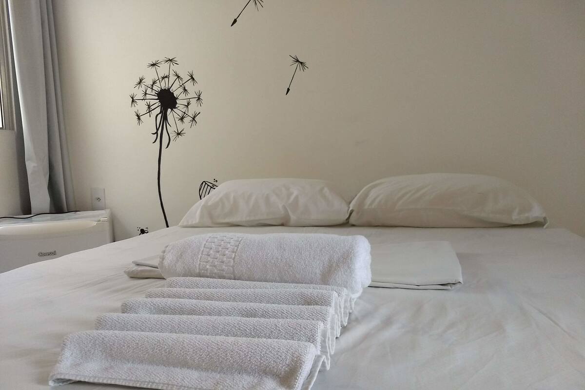 Habitación tradicional doble | Minibar, cortinas opacas, tabla de planchar con plancha y wifi gratis