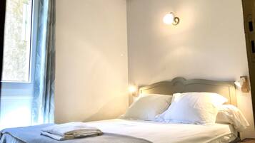 1 slaapkamer, een strijkplank/strijkijzer, reisbedje, gratis wifi