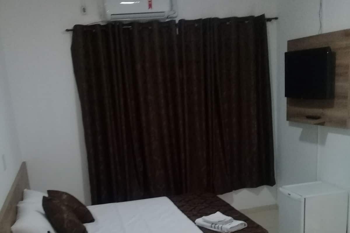 Exclusive Triple Room | Desk, blackout drapes, soundproofing, free WiFi