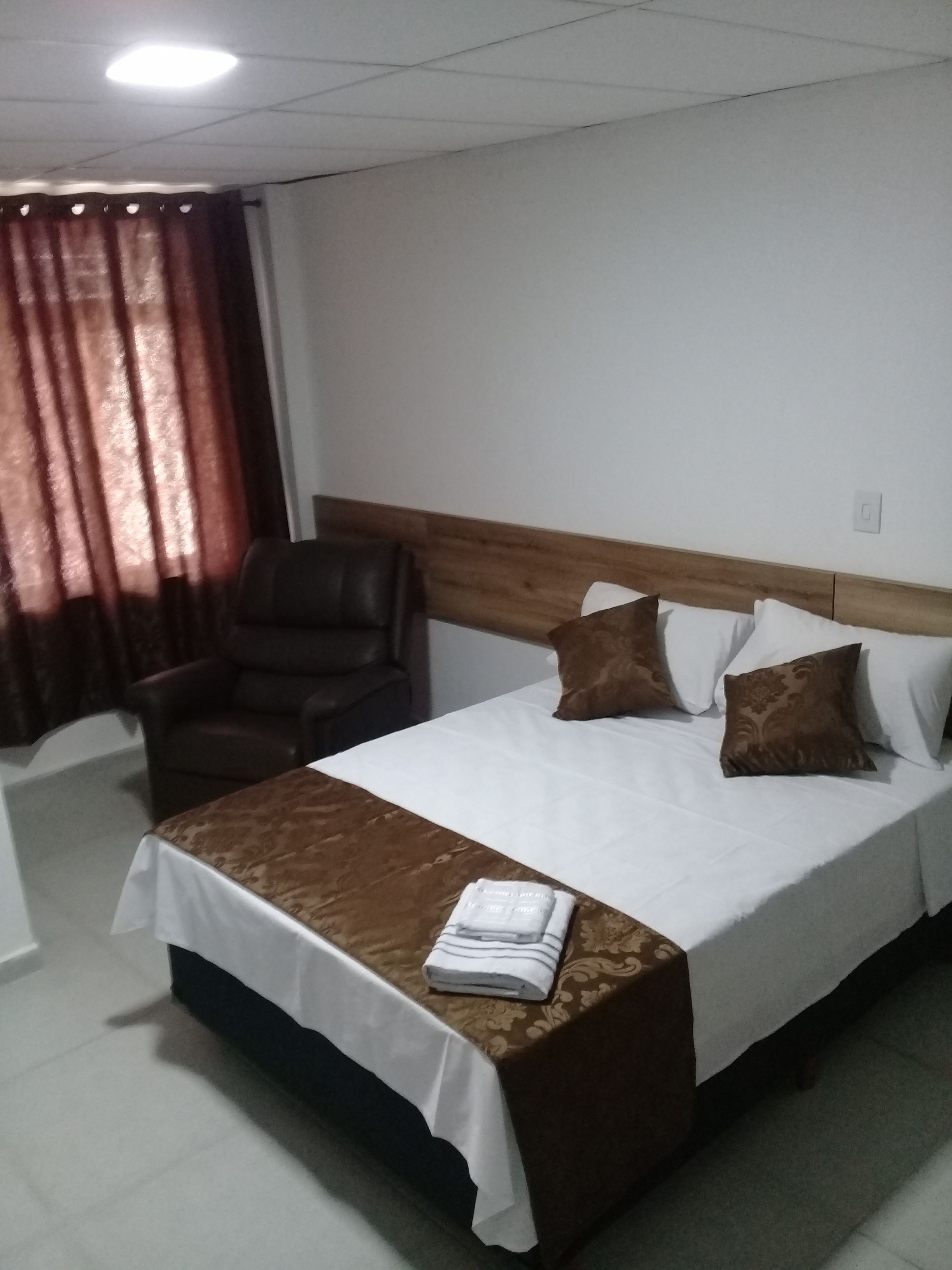 Phòng đôi hoặc 2 giường đơn Exclusive | Bàn, màn/rèm cản sáng, phòng cách âm 