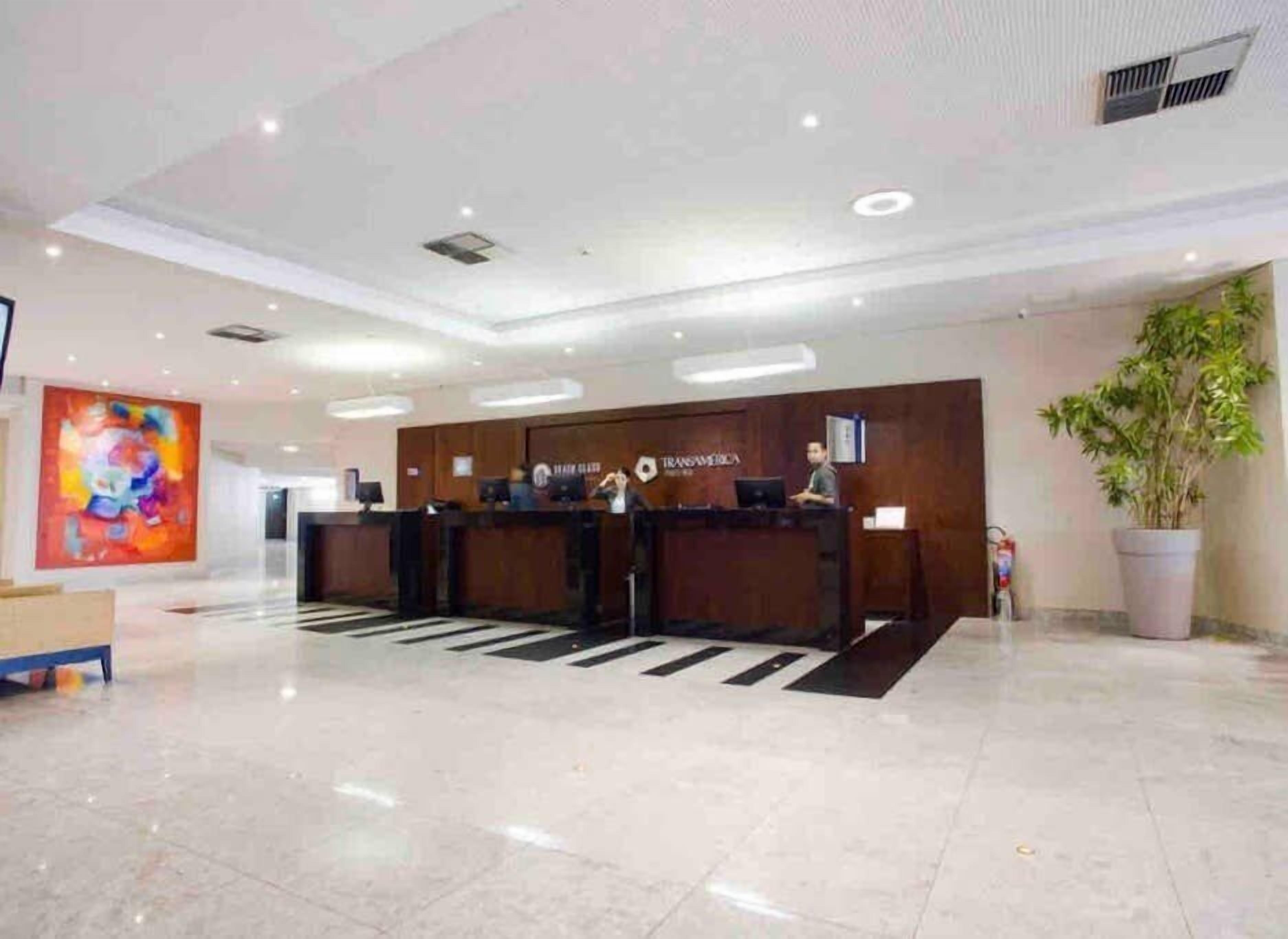 Deluxe Apartment, 1 King Bed with Sofa bed, Beach View | Lobby