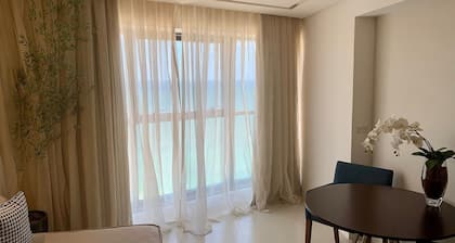 HY Beach Flats - International