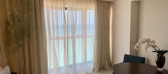 HY Beach Flats - International