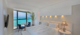 HY Beach Flats - International