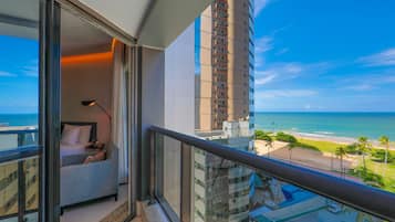 Deluxe Apartment, 1 King Bed with Sofa bed, Beach View | Property grounds