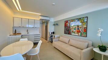 Apartemen Deluks | Area keluarga | Televisi LCD 42-inci dengan saluran TV kabel dan TV