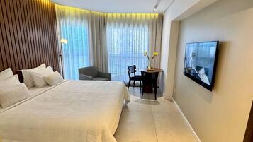 Deluxe-Apartment, 1 King-Bett und Schlafsofa, Strandblick | Zimmersafe, Verdunkelungsvorhänge, schallisolierte Zimmer