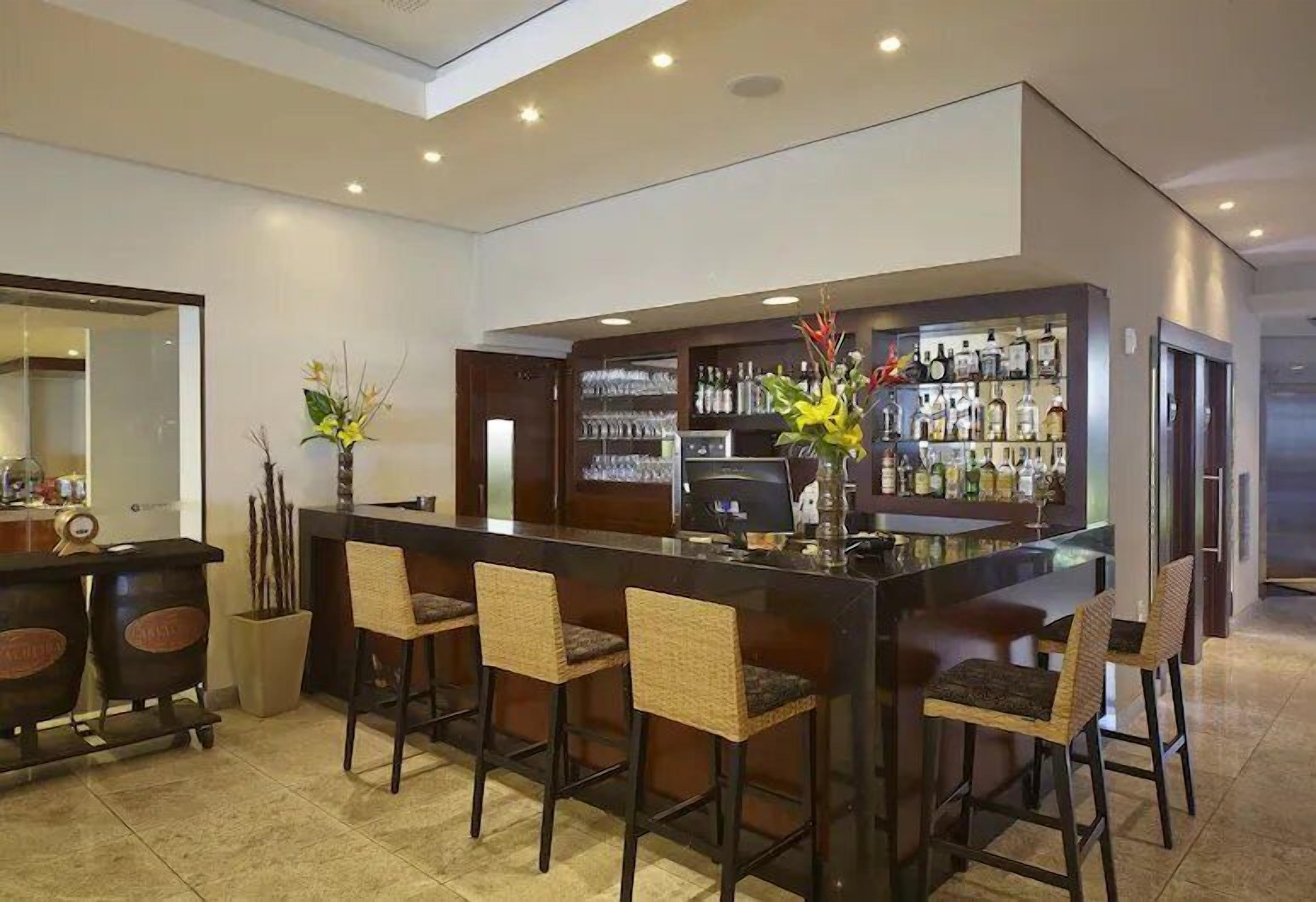 Traditional Room | Bar (on property)