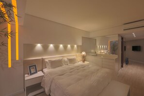 Suite Deluxe, vistas al mar | Caja fuerte, cortinas opacas, sistema de insonorización
