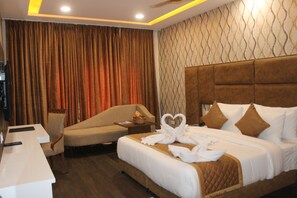 Executive Room | Minibar, in-room safe, blackout drapes, soundproofing - Hotel JD Heavens (Jhajjar)