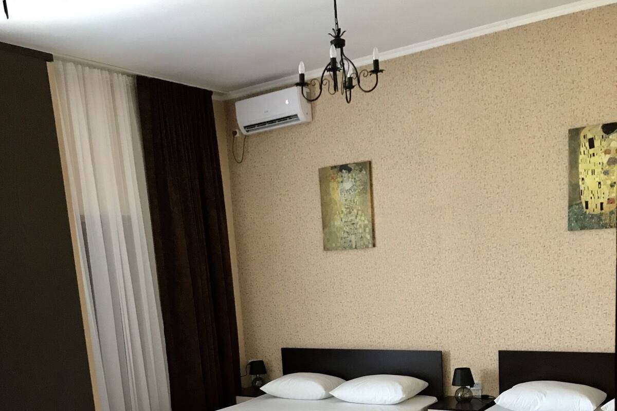 Phòng 4, 2 giường đôi, quang cảnh một góc biển | Màn/rèm cản sáng, bàn ủi/dụng cụ ủi quần áo, bộ trải giường 