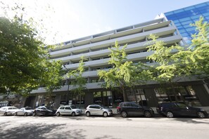 Vista frontal de la propiedad