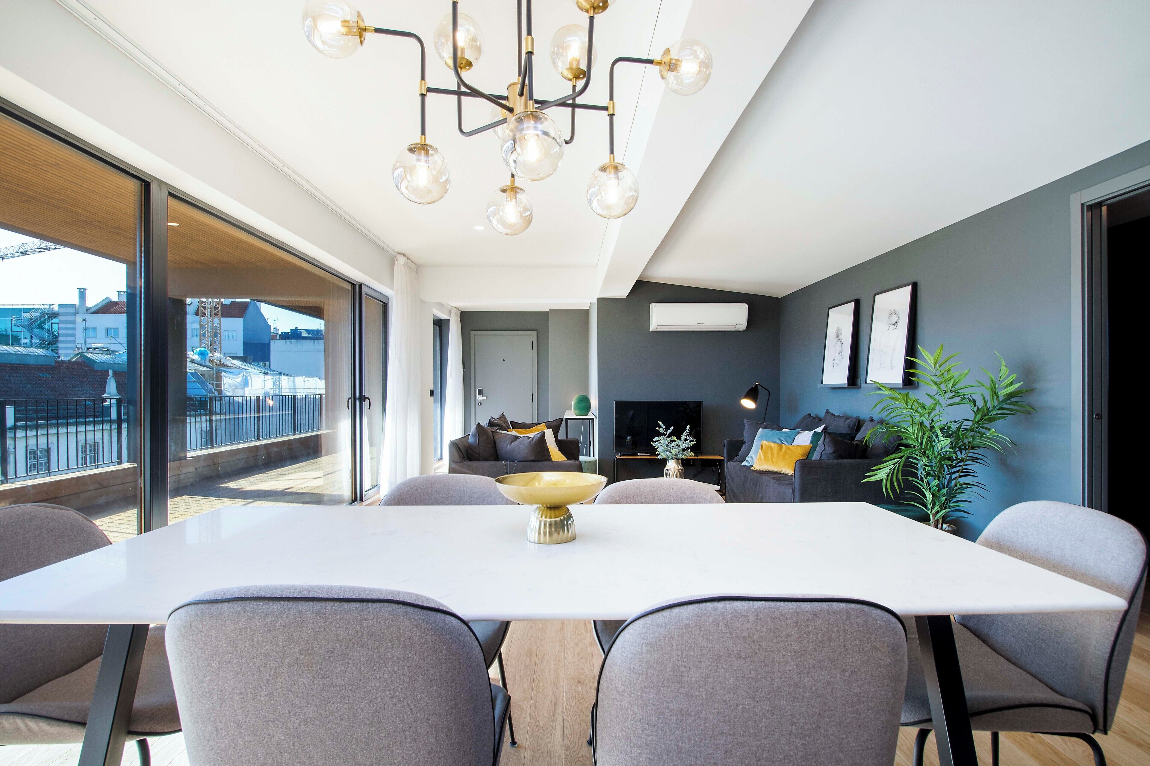 Deluxe Apartment, Balcony, City View | Dining