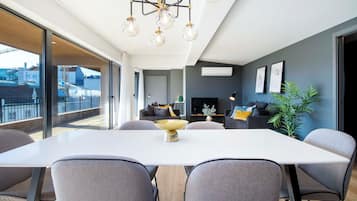 Departamento Deluxe, balcón, vista a la ciudad | Restaurantes