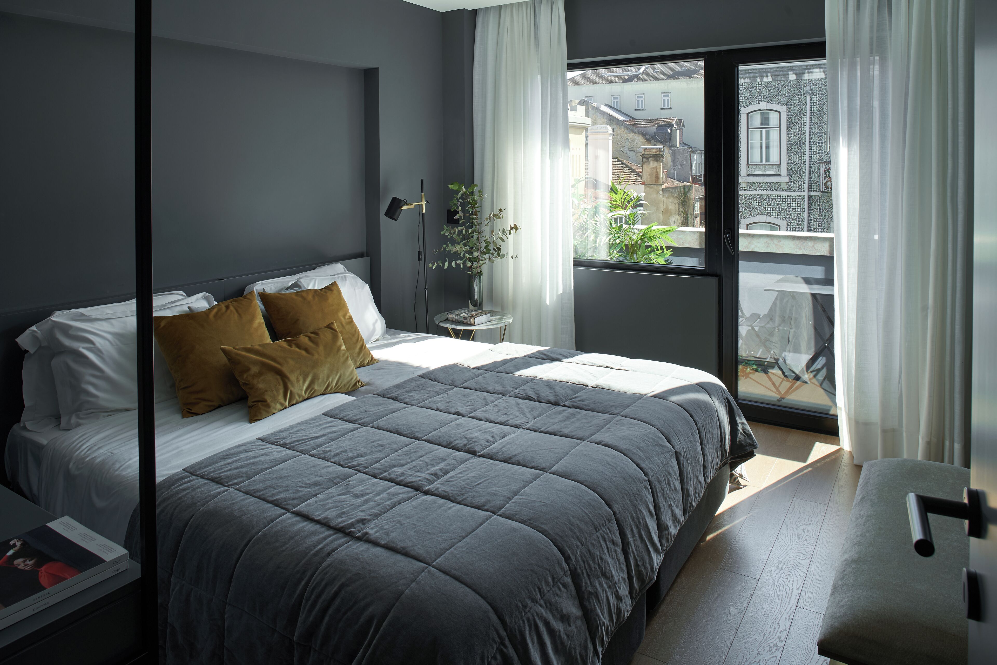 Cortinas blackout, quartos à prova de som, ferros/tábuas de passar roupa