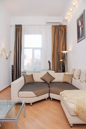 华丽公寓, 1 张特大床和 1 张沙发床, 城市景观 | 起居区