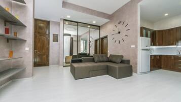 Deluxe Apartment, 1 King Bed with Sofa bed, City View | Living area