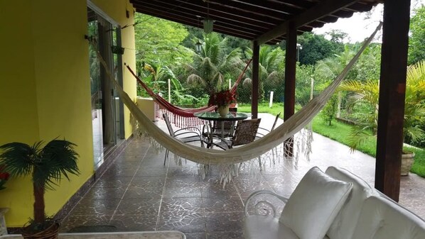 Family Cottage, 3 Bedrooms, Garden View | Living area - Recanto Da Licy (Angra dos Reis)